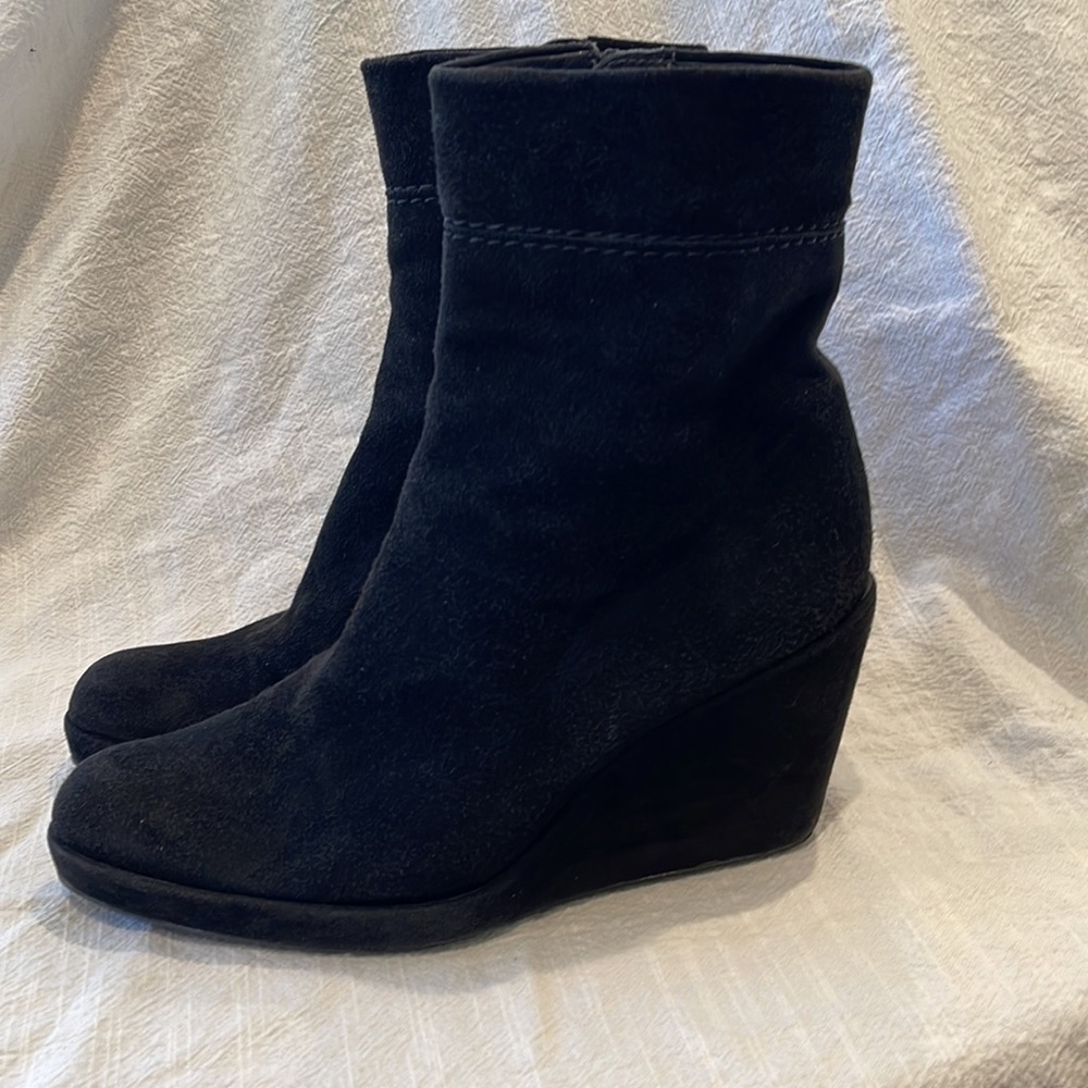 Elegant Black Suede Ankle Boots - Picture 2 of 7